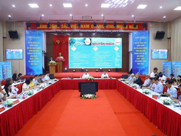 Hà Nội quyết tâm giải quyết ùn tắc giao thông