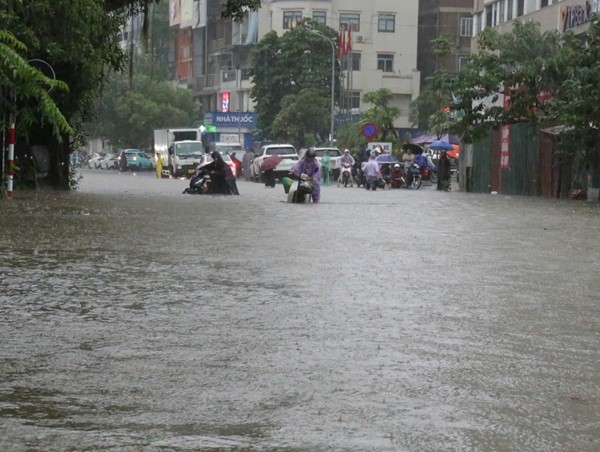 Lực lượng Kiểm tra GTVT Hà Nội chủ động ứng phó với bão số 11
