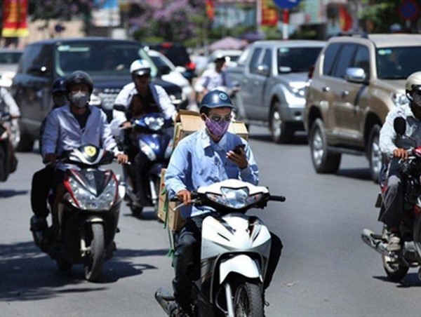 Sử dụng điện thoại tham gia giao thông bị phạt tới 2 triệu đồng