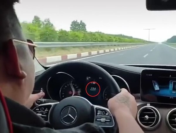 Tài xế xe Mercedes chạy 234km/h trên cao tốc là ai?