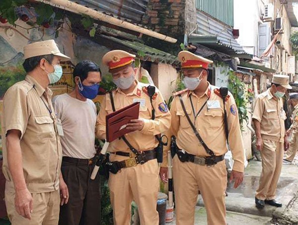 Quận Đống Đa: Các hộ dân ven đường tàu cam kết đảm bảo an toàn đường sắt