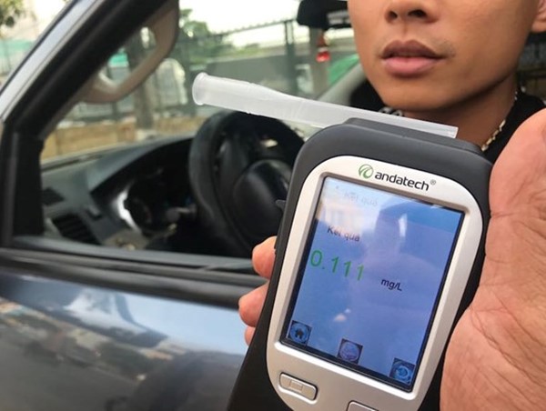 Báo động tình trạng sử dụng rượu bia khi lái xe trong những ngày nghỉ lễ