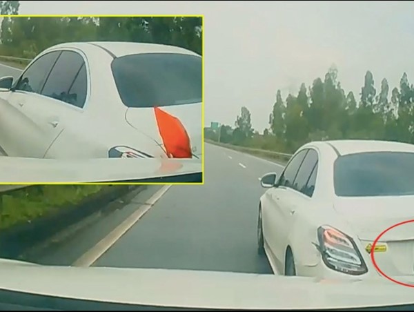 Pha tạt đầu khó hiểu của xe Mercedes trên cao tốc Hà Nội - Lào Cai