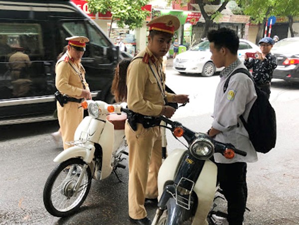 Đề xuất đi xe máy dưới 50cm3 phải có giấy phép lái xe: Liệu có khả thi?