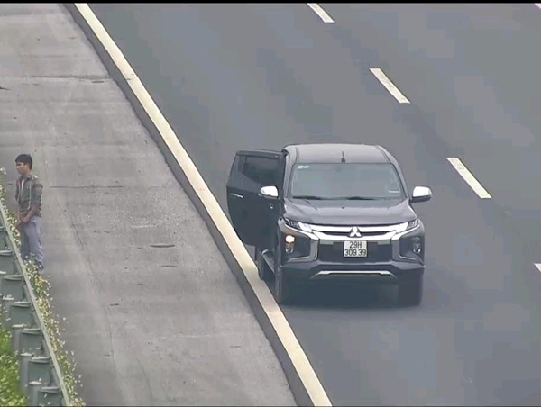 Xử lý nghiêm tài xế dừng xe đi vệ sinh trên cao tốc Hà Nội - Hải Phòng