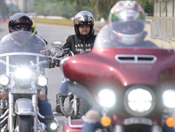 Bắt buộc xe máy bật đèn pha cả ngày có phù hợp với điều kiện Việt Nam?