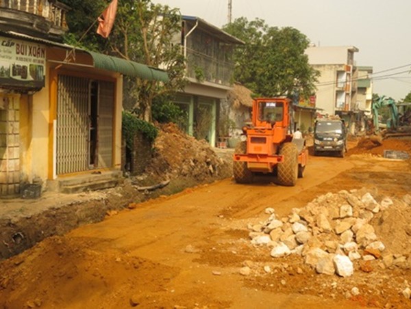 Thi công đường giao thông tại thị trấn Quốc Oai: Chủ đầu tư xin rút kinh nghiệm