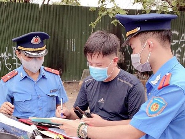 Cầu Giấy: Phạt 44 xe ô tô vi phạm trong 5 ngày