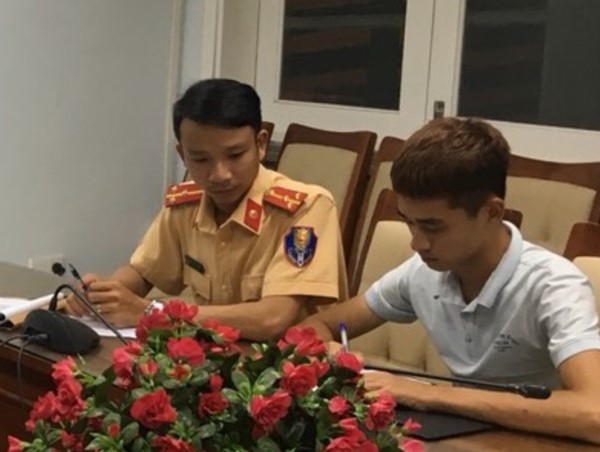 Đà Nẵng: Đã xác định danh tính 2 thanh niên đi xe máy bốc đầu trên cầu Rồng