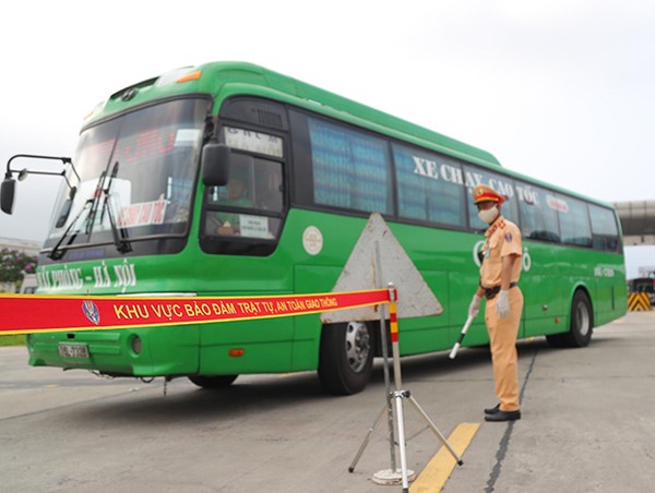 Hà Nội: Phạt hơn 940 triệu đồng trong ngày thứ tư tổng kiểm soát phương tiện