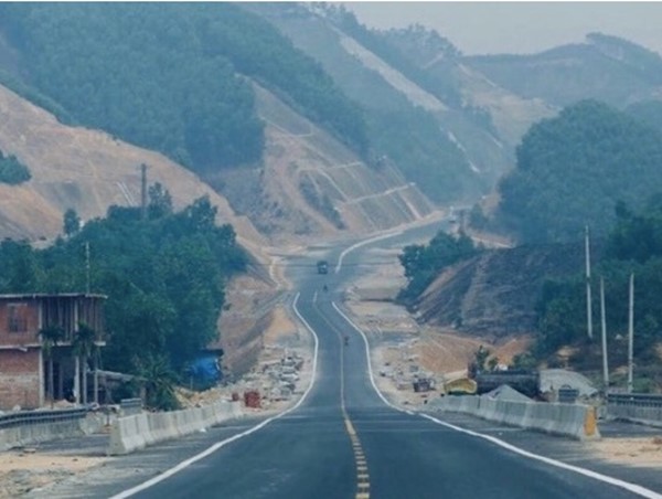 Cận cảnh cao tốc 12.000 tỷ sắp thông xe