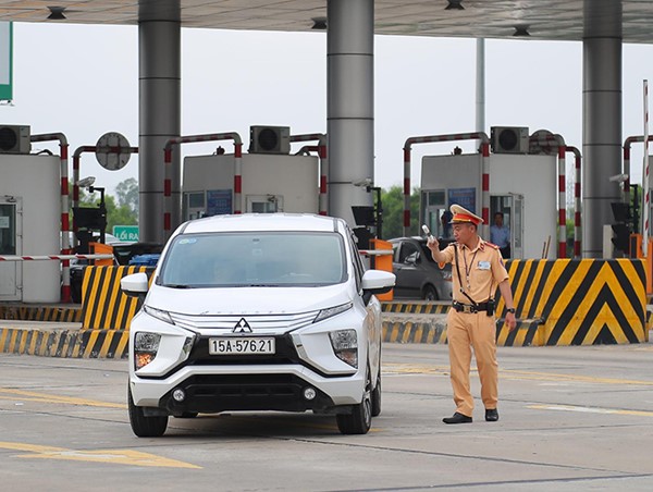 Toàn quốc xử phạt hơn 100.000 trường hợp trong tuần đầu tổng kiểm soát phương tiện