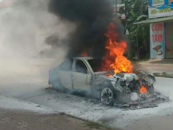 Nguy cơ cháy xe mùa nắng nóng và cách phòng tránh