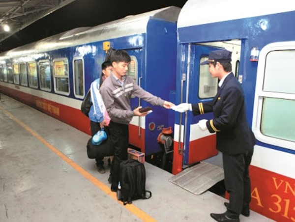 Đường sắt giảm giá vé “sập sàn” để tri ân cán bộ, nhân viên trong ngành