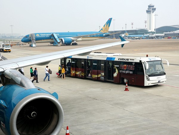 Lo sốt vó vì... chó xâm nhập khu bay