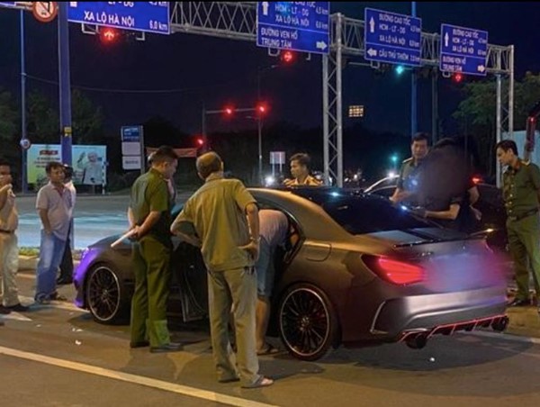 TP Hồ Chí Minh: Thanh niên đi xe sang tông vào ô tô chở lãnh đạo Công an TP