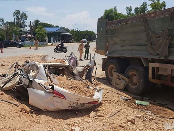 Thanh Hoá: Xe tải tông chết ba người đã hết hạn đăng kiểm từ lâu