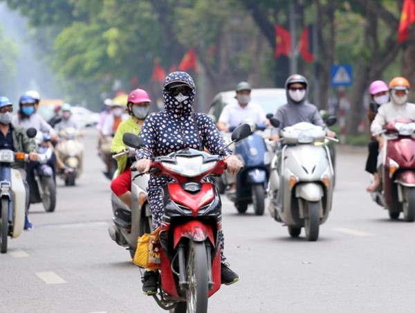 Phương tiện giao thông và thời tiết tác động lớn đến chất lượng không khí Hà Nội