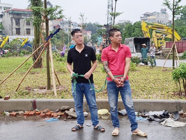 Hà Nội: Mâu thuẫn giành khách đi “xe ôm”, 1 người đàn ông bị đâm chết