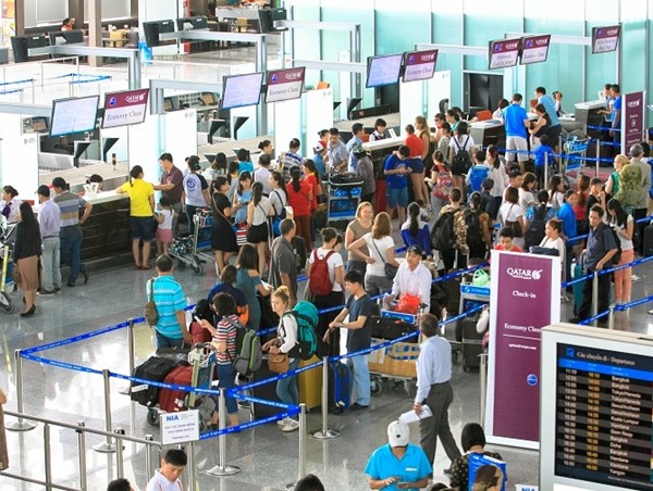 Việt Nam tiếp nhận 42 chuyến bay, cách ly 9.760 người nhập cảnh