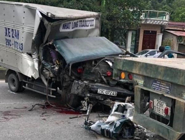 Thanh Hoá: Húc vào đuôi xe rơ-moóc, phụ xe tải đứt lìa cánh tay