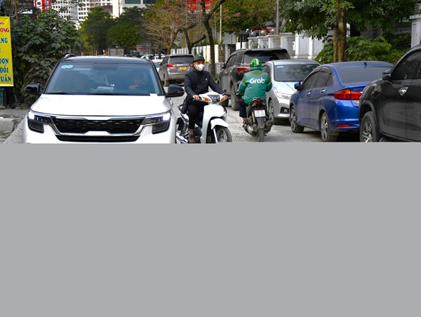 Mặt đường xấu ảnh hưởng thế nào đến độ bền của ô tô?