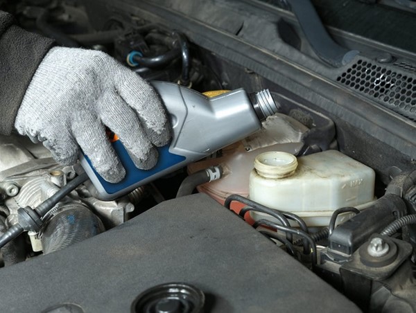 Thay dầu phanh định kỳ - Điều cần thiết để lái xe an toàn