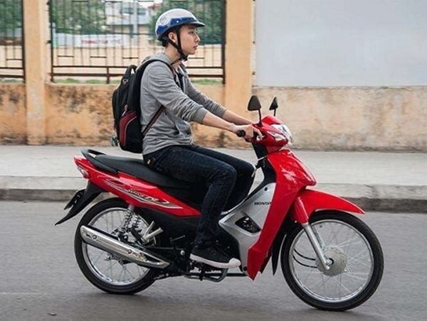 Những kỹ năng cần có để lái xe máy an toàn trên đường