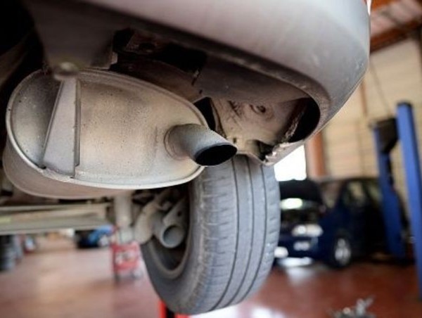 Xử lý âm thanh lạ từ ống xả