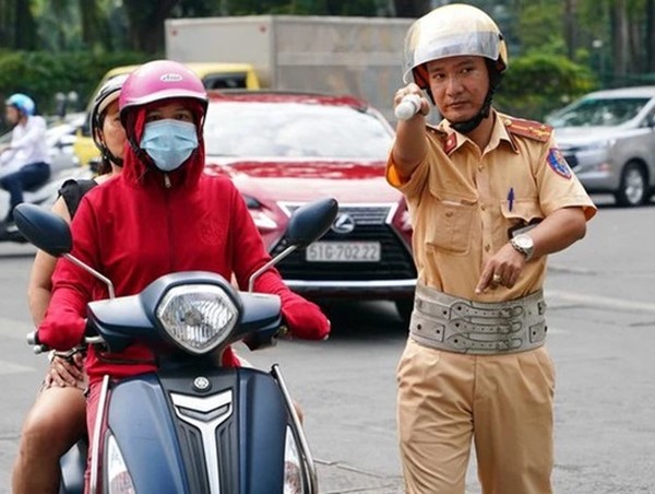 Mức phạt lỗi không mang bằng lái và không có bằng lái