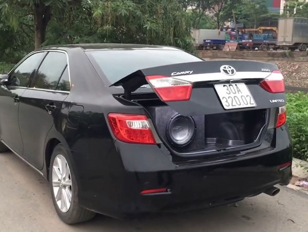 Không đóng cốp ô tô khi di chuyển có bị phạt?