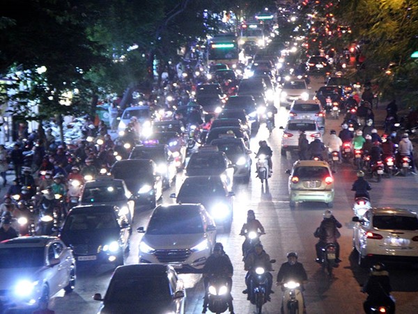 Không bật đèn khi tham gia giao thông xử phạt thế nào?