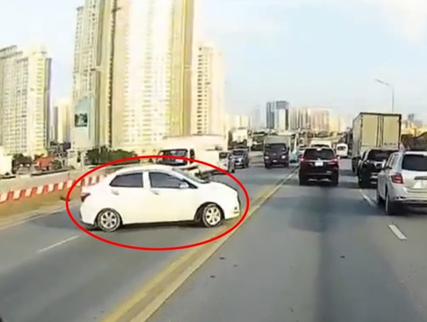 Hành vi quay đầu xe trên cầu đường bộ bị phạt thế nào?