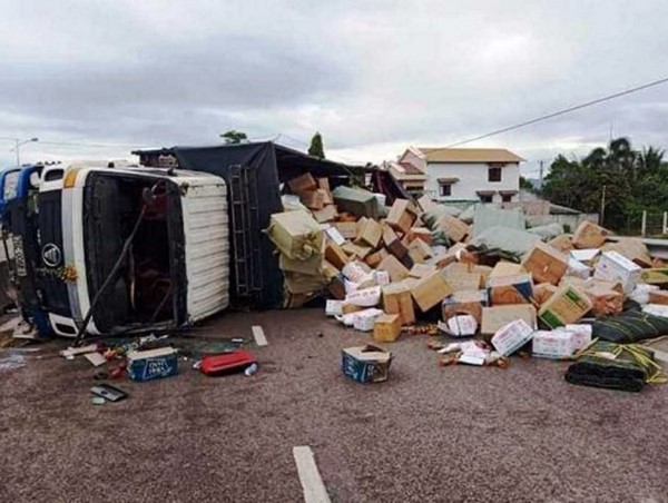 Tai nạn giao thông mới nhất hôm nay (11/6): Xe tải chở gỗ đâm xe máy, một người tử vong tại chỗ