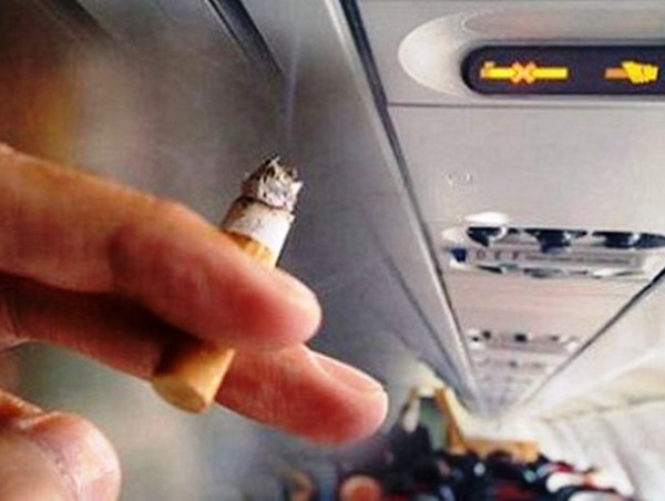 Hút thuốc trong buồng vệ sinh, nam hành khách bị cấm bay 9 tháng