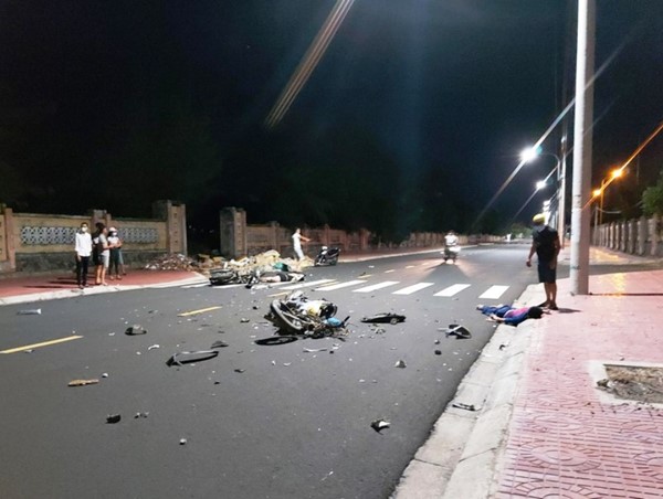 Tai nạn giao thông mới nhất hôm nay (17/6): Tai nạn nghiêm trọng trong đêm, 2 người chết, 1 người nguy kịch