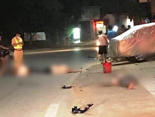 Xe máy kẹp 3 đâm trực diện ô tô, 1 người chết tại chỗ, 2 người nguy kịch