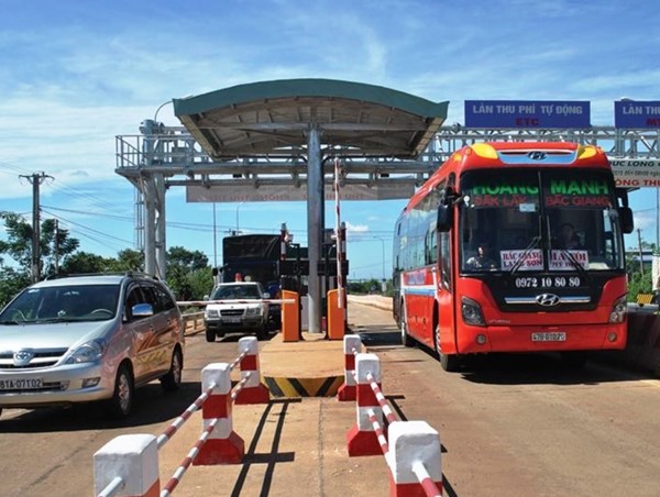 Chính thức giảm 30% phí đường bộ với xe khách 
