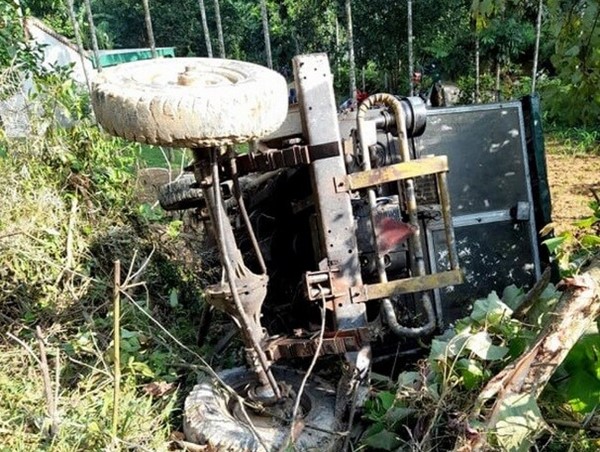 Tai nạn giao thông mới nhất hôm nay (13/7): Công nông tuột dốc đổ đè máy kéo, 1 người chết, 1 bị thương