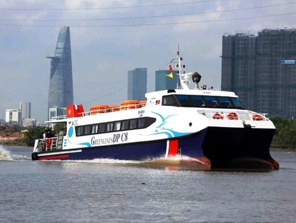 Dùng tàu cao tốc để vận chuyển hàng hóa thiết yếu cho các tỉnh phía Nam	