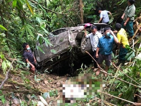 Tai nạn giao thông mới nhất hôm nay (19/7): Ô tô lao xuống vực sâu, 2 người tử vong tại chỗ
