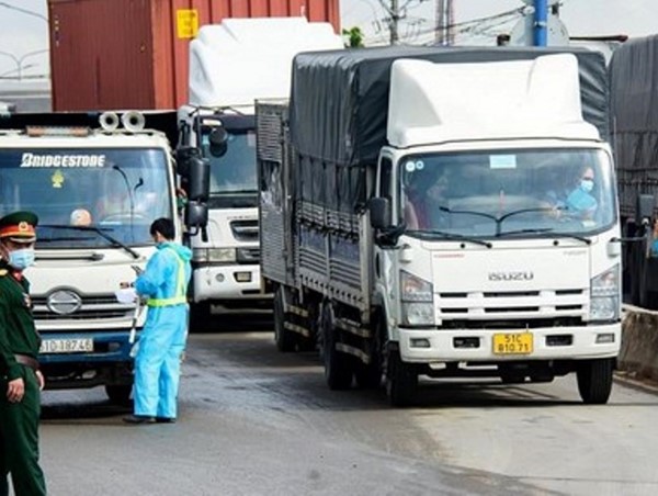 Chính thức: Tài xế không phải xuất trình giấy xét nghiệm Covid-19 tại chốt kiểm dịch và trên đường