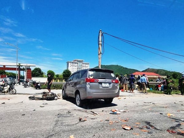 Tai nạn giao thông mới nhất hôm nay (28/7): Va chạm với xe con, nữ công nhân đi xe máy tử vong thương tâm