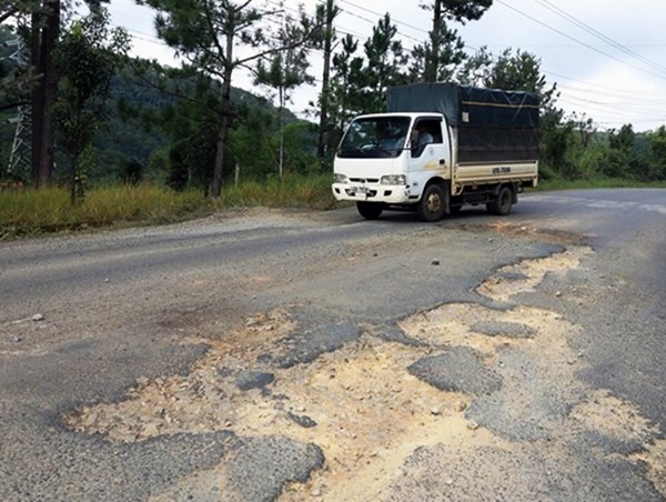 Nhắc nhở chủ đầu tư dự án sửa chữa Quốc lộ 20 đoạn qua đèo Mimosa