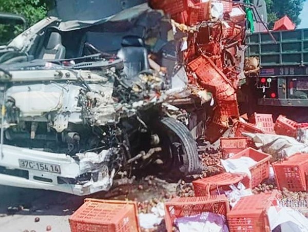 Tai nạn giao thông mới nhất hôm nay (12/8): Xe tải đối đầu container trên đường Hồ Chí Minh, tài xế tử vong tại chỗ