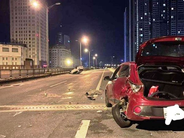 Tai nạn giao thông mới nhất hôm nay (19/8): Bị đâm tử vong khi đang dừng ô tô bên đường vì hết xăng