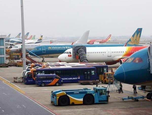 Hâm nóng câu chuyện tăng trần, áp sàn giá vé máy bay