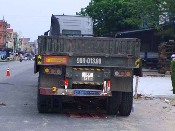 Tai nạn giao thông mới nhất hôm nay (24/8): Xe 7 chỗ nghi chở người trốn cách ly gặp nạn ở Lai Châu