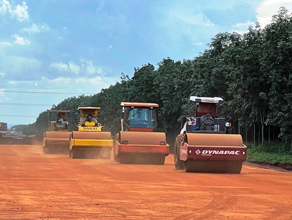 Đại công trường cao tốc Bắc - Nam “giữ lửa” giữa mùa dịch