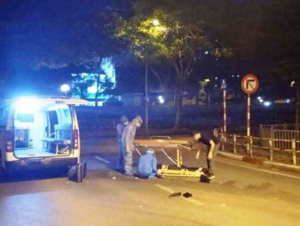 Tai nạn giao thông mới nhất hôm nay (31/8): Ngã từ đường Vành đai 2 xuống phố Đội Cấn, nam thanh niên đi xe máy nhập viện